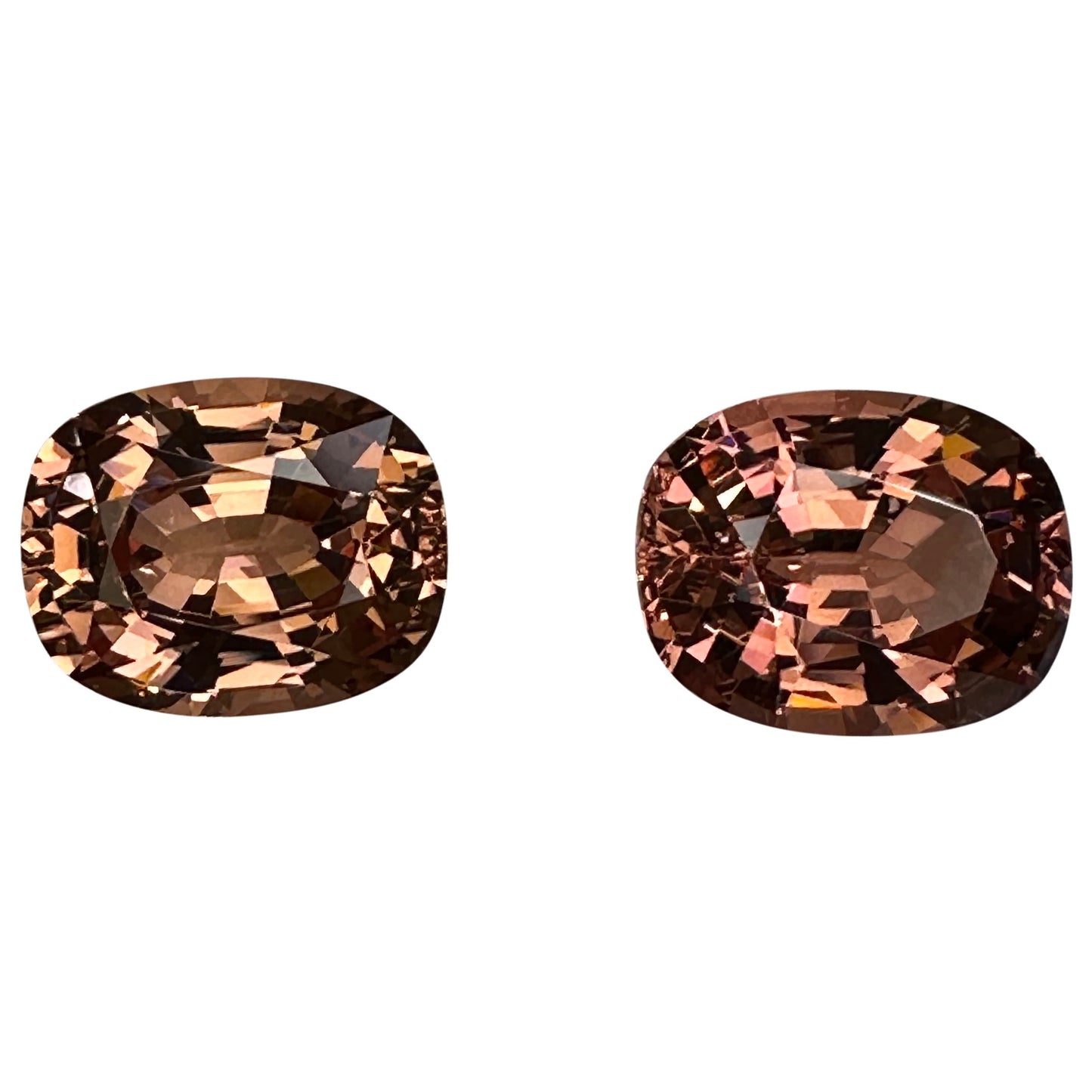 Cushion Medium Peach Malaya Garnet