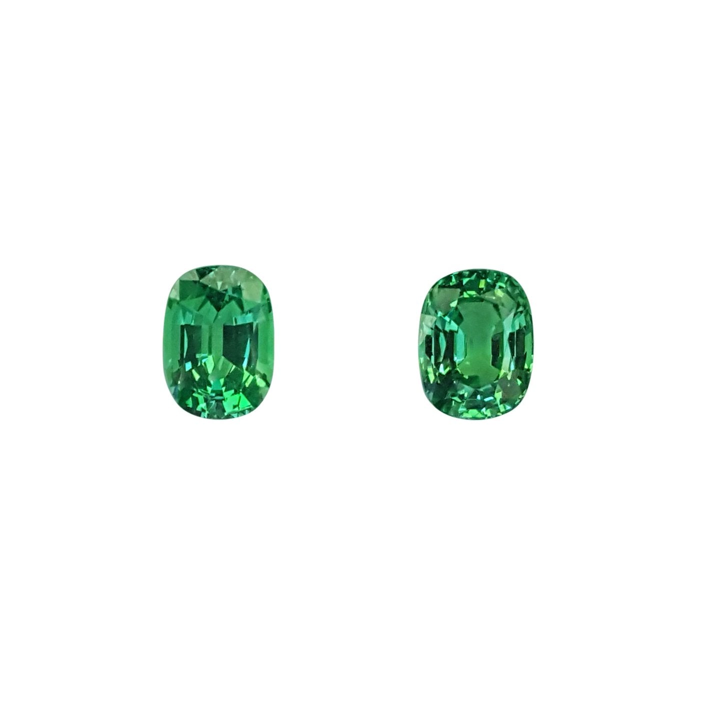 8x6mm Cushion Bright Green Tsavorite